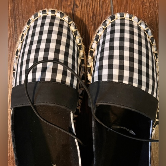 NWOT St John’s Bay Gingham Espadrilles. Size 7.5. - Picture 4 of 13